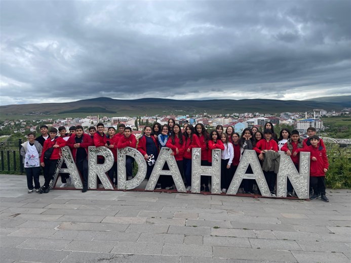 BİZ BİR TAKIMIZ PROJESİ KAPSAMINDA TOKATLI GENÇLER ARDAHAN’DA AKRANLARIYLA BULUŞTU