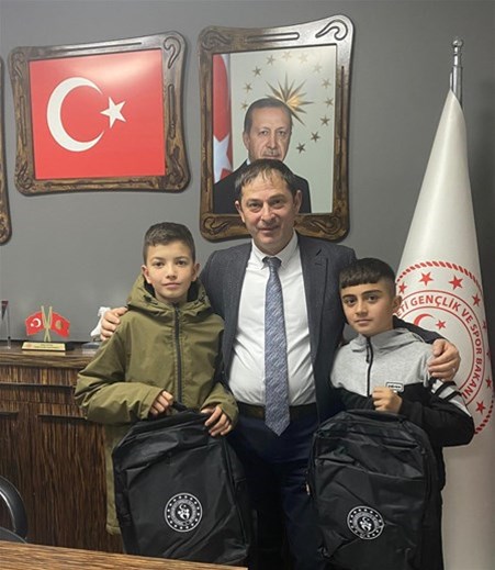 ARDAAHAN’IN GÖZYAŞI SEVİNÇTEN: İKİ ÇOCUĞUMUZ TÜRKİYE’NİN EN BÜYÜK İKİ KULÜBÜNDE!