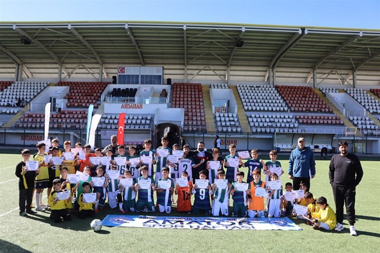 ARDAHAN’DA AMATÖR SPOR HAFTASI’NDA FUTBOL ŞENLİĞİ