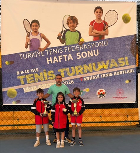 ARDAHAN GSK TENİS SPORCULARINDAN ÜÇ KATEGORİDE ŞAMPİYONLUK