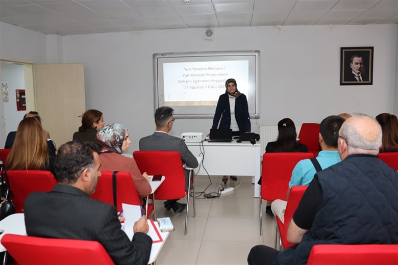 YURT YÖNETİM MEMURU VE YURT YÖNETİM PERSONELİNE YÖNELİK GELİŞİM EĞİTİMİ TAMAMLANDI