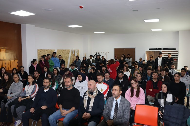 ARÜ’DE ÖĞRENCİLERE YÖNELİK SÖYLEŞİ PROGRAMI DÜZENLENDİ