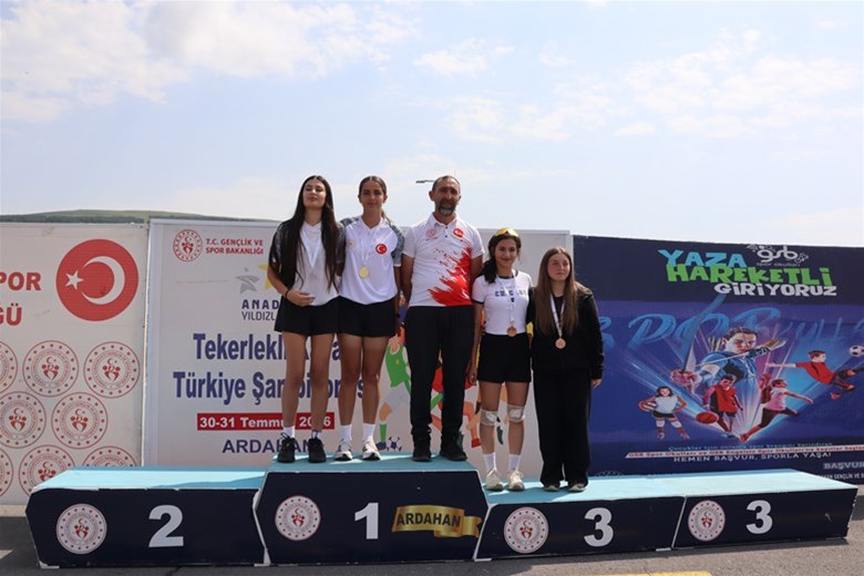 ANALİG TEKERLEKLİ KAYAK TÜRKİYE ŞAMPİYONASI ARDAHAN’DA TAMAMLANDI